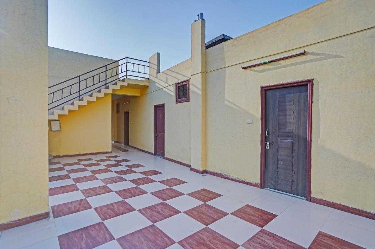Oyo 87701 Lucky Farm Hotel Shāhpur Buitenkant foto