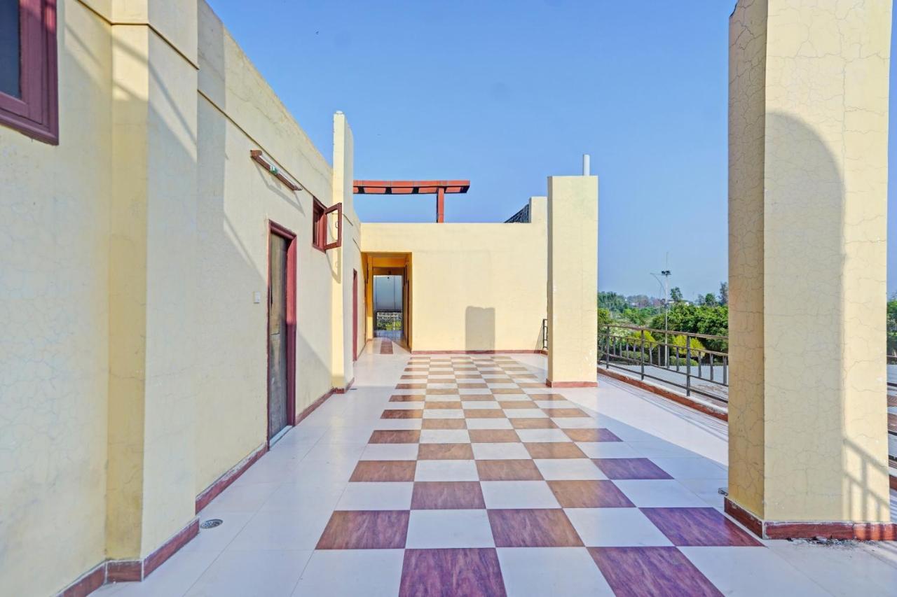 Oyo 87701 Lucky Farm Hotel Shāhpur Buitenkant foto