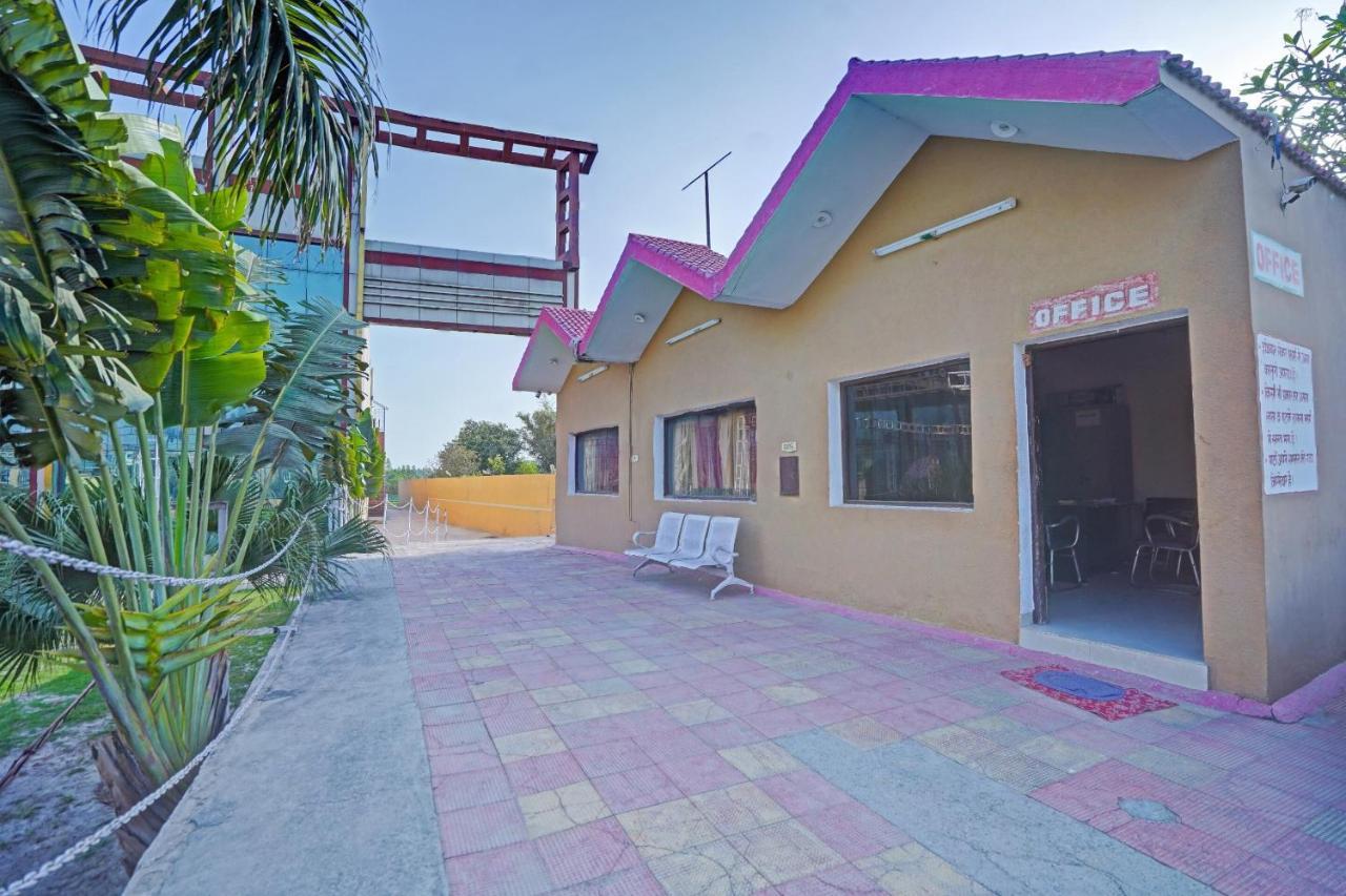 Oyo 87701 Lucky Farm Hotel Shāhpur Buitenkant foto
