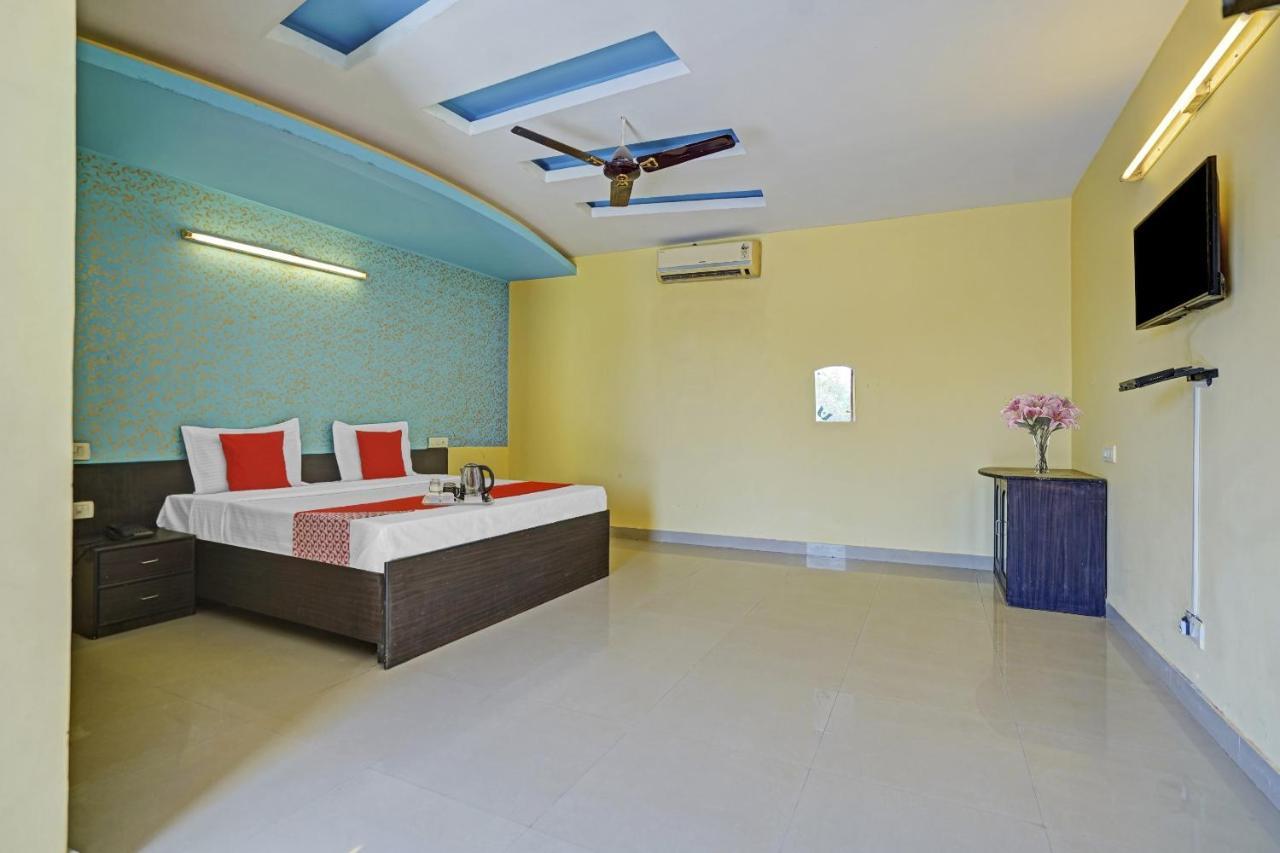 Oyo 87701 Lucky Farm Hotel Shāhpur Buitenkant foto